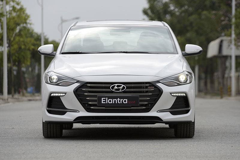 Hyundai Elantra thêm bản Sport giá 729 triệu đồng tại Việt Nam